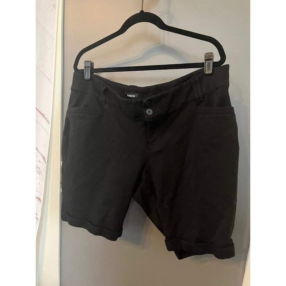 Torrid size 18 solid black dress Shorts